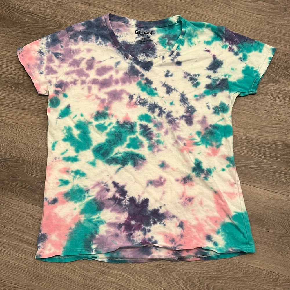 V-neck tie-dyed short sleeve T-shirt